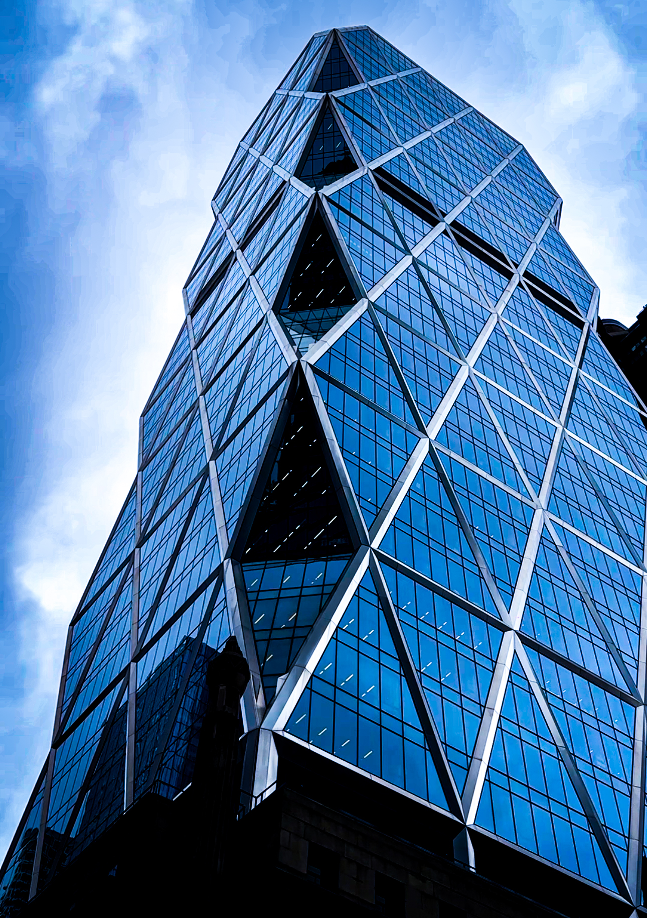 Diagrid exoskeleton of a glass high-rise tower